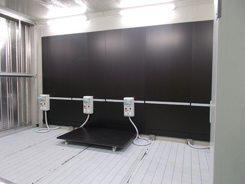 Test Chambers For Refrigerated Display Cabinets Used In The Sale And Display Of Foodstuffs